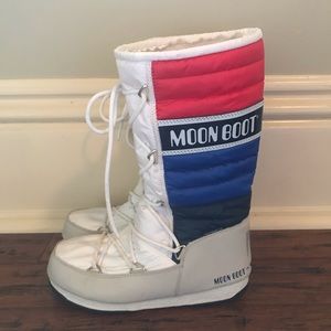Size 6 Retro-style Moon Boots